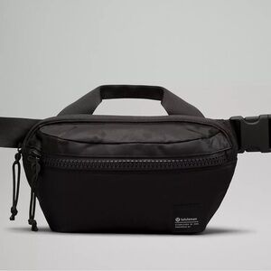 NWT- Unisex All Day Essentials Belt Bag 2.5L